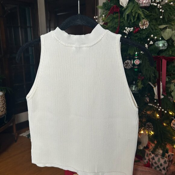 Sleveless Tank Top - Picture 3 of 3